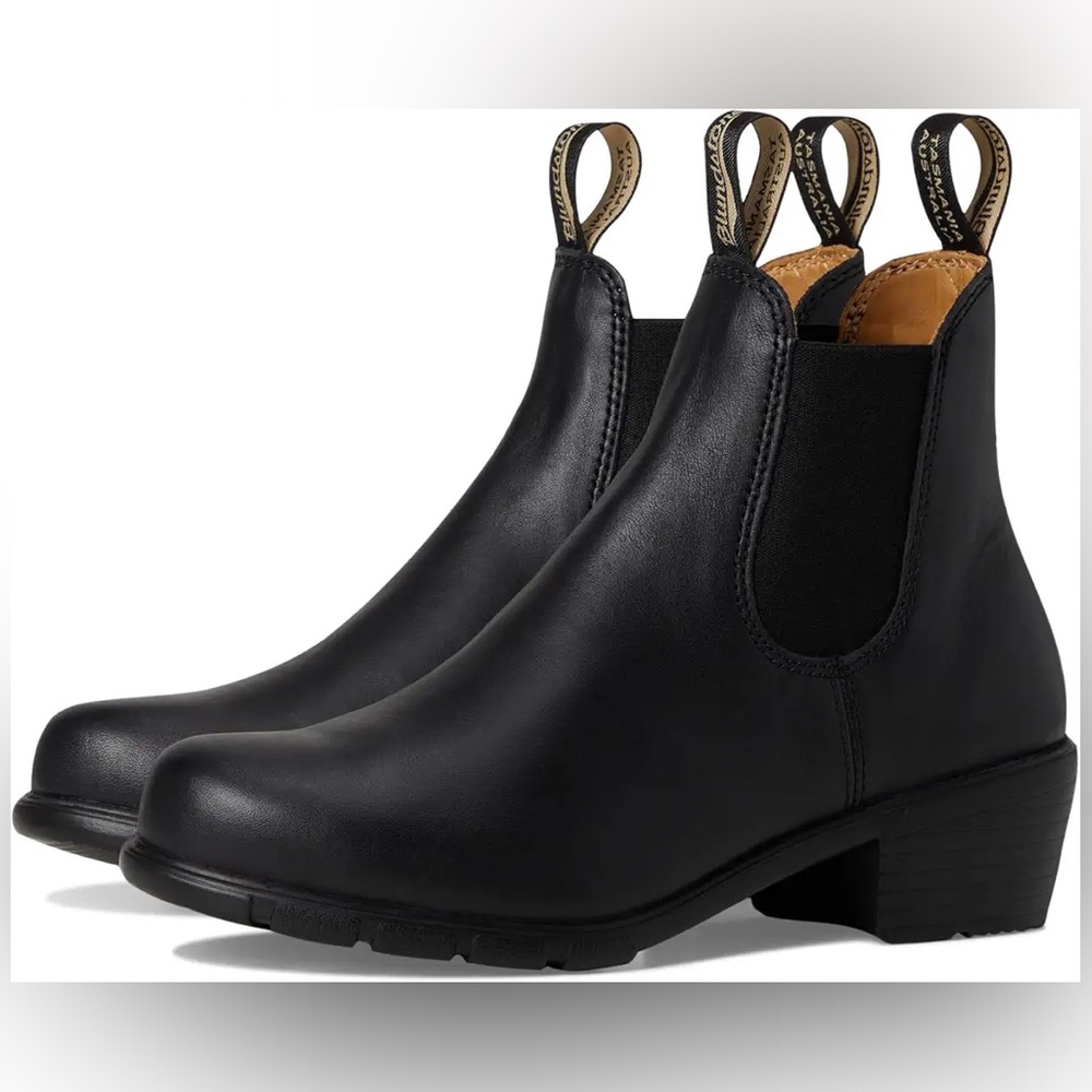 Blundstone black leather Chelsea boot with heel - size 8.5 US